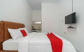 RedDoorz Syariah near Exit Toll Jatiwarna 2